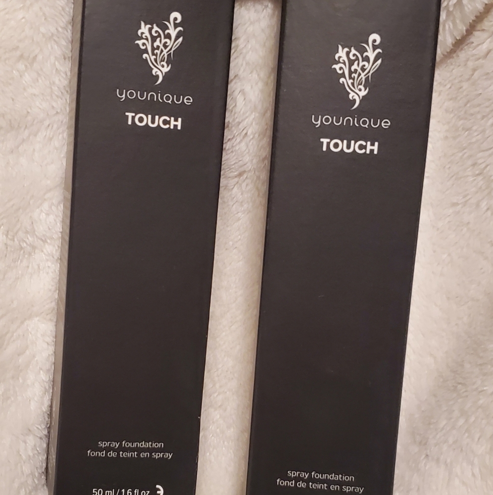 Younique spray foundation Taffeta